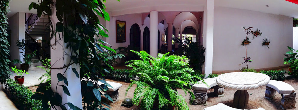 Executive Managua Hotel Buitenkant foto